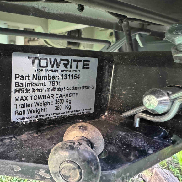 Towrite towing component label on a vehicle's hitch
